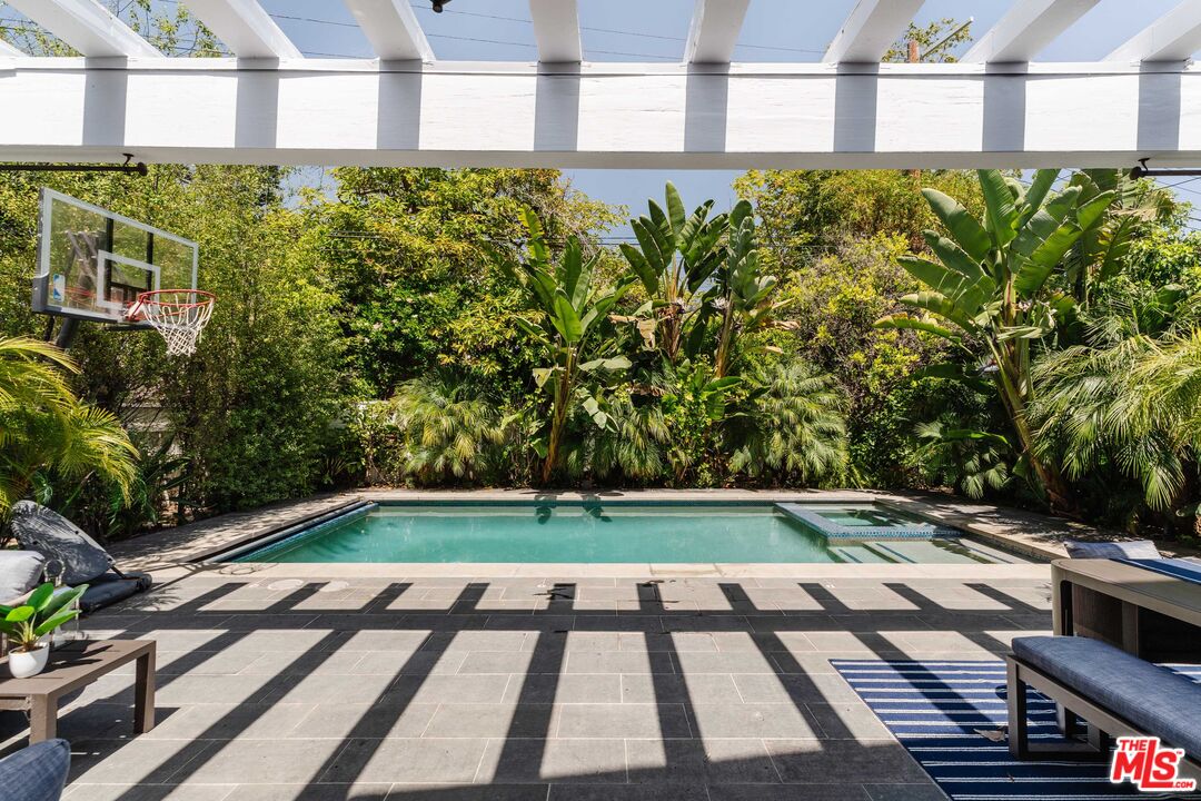 356 East Rustic Road Santa Monica, CA 90402 - Photo 11 of 31
