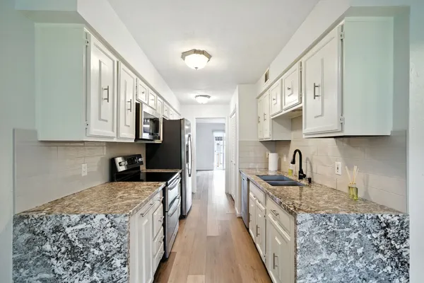 $2,000 | 10333 Longmont Drive, Unit 35/3, Houston, TX 77042