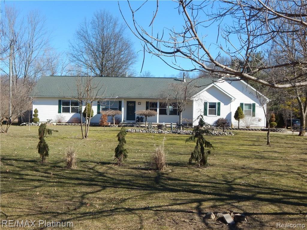 21925 Dickinson Road New Boston, MI 48164 - Photo 4 of 63 Gallery Image 4
