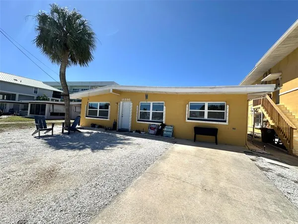 $2,800 | 15398 2nd Street East, Madeira Beach, FL 33708