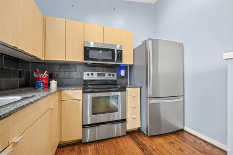 $275,000 | 5920 Fairdale Lane, Unit 10, Houston, TX 77057