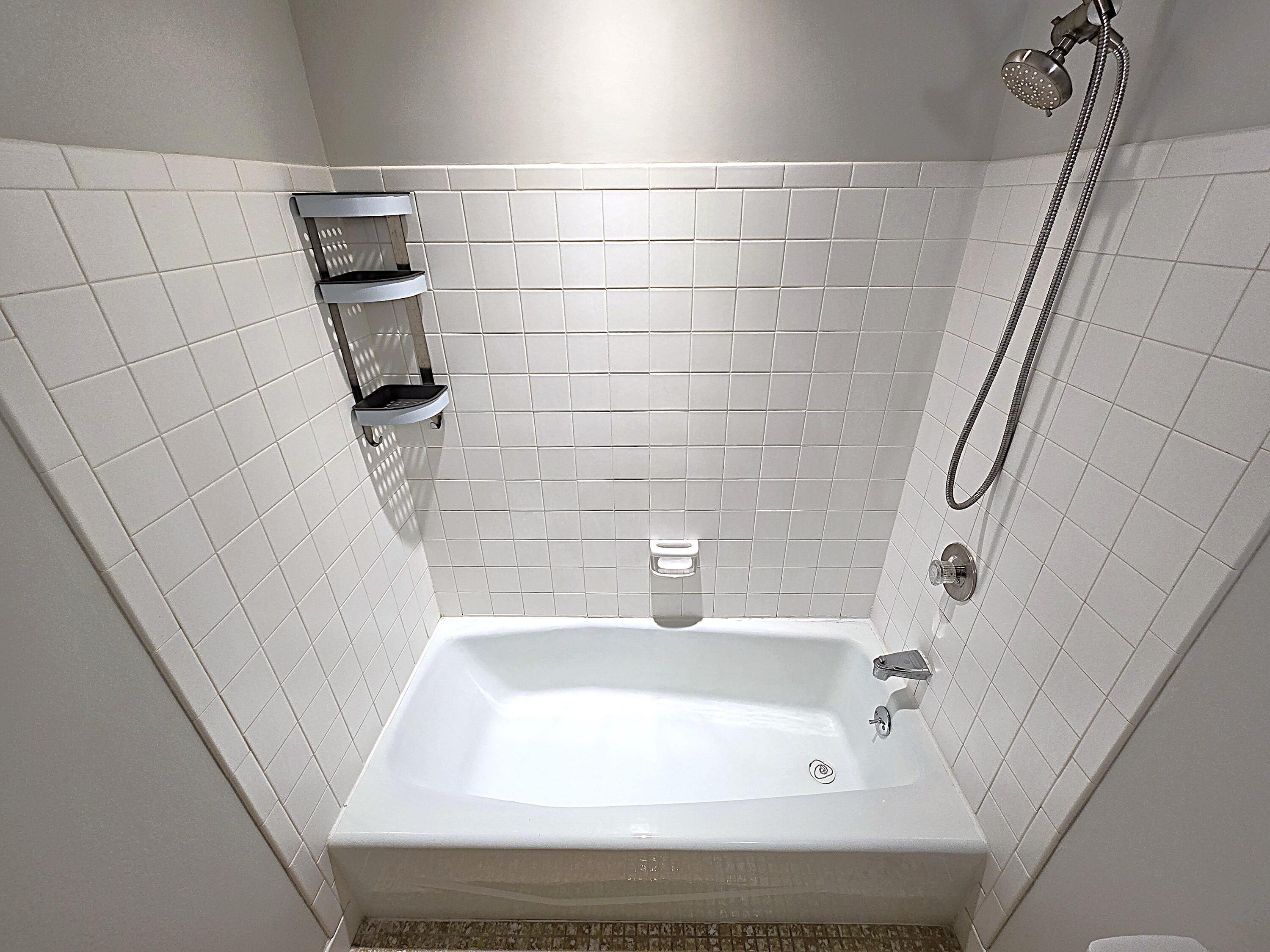6322 South 20th Street Milwaukee, WI 53221 - Photo 23 of 34 Tiled Tub Surround