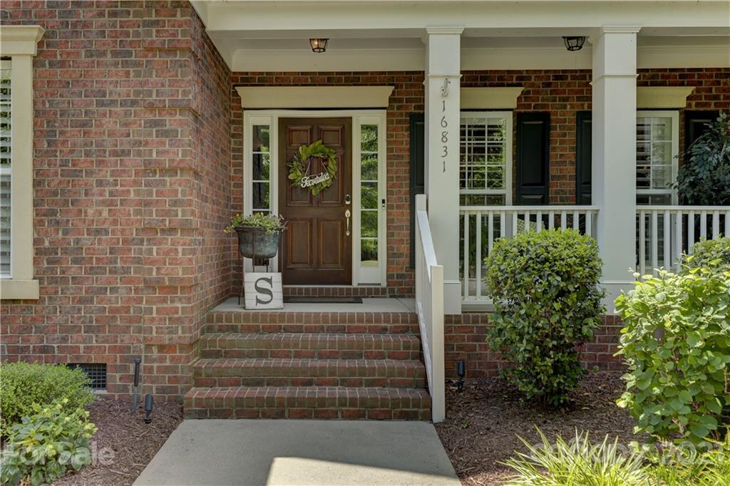 16831 Turtle Point Road Charlotte, NC 28278 - Photo 4 of 47 Gallery Image 4