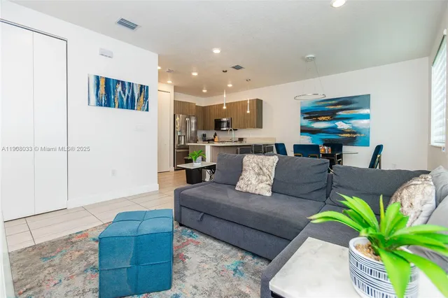 $3,400 | 6401 Northwest 103rd Place, Unit 301, Doral, FL 33178