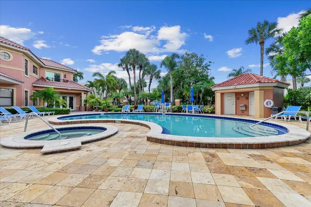$425,000 | 41 Uno Lago Drive, Juno Beach, FL 33408