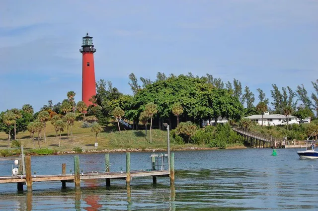 $425,000 | 41 Uno Lago Drive, Juno Beach, FL 33408