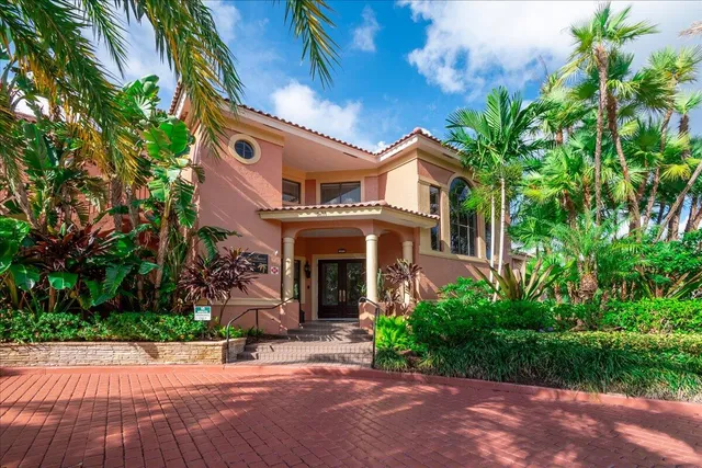 $425,000 | 41 Uno Lago Drive, Juno Beach, FL 33408