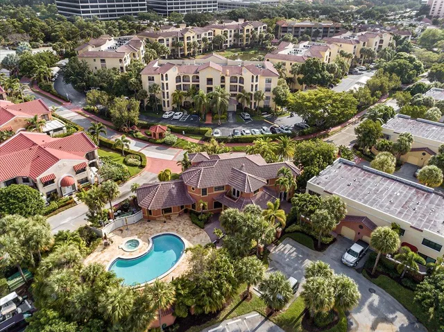 $425,000 | 41 Uno Lago Drive, Juno Beach, FL 33408