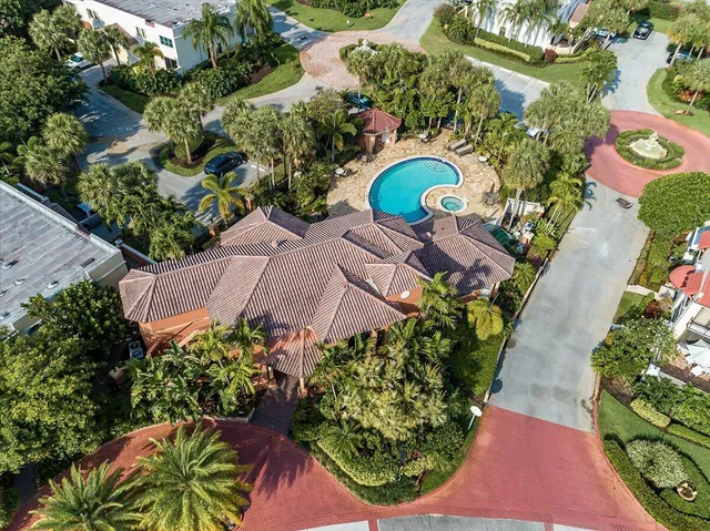 $425,000 | 41 Uno Lago Drive, Juno Beach, FL 33408