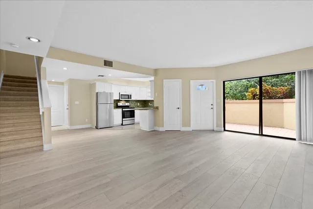 $425,000 | 41 Uno Lago Drive, Juno Beach, FL 33408