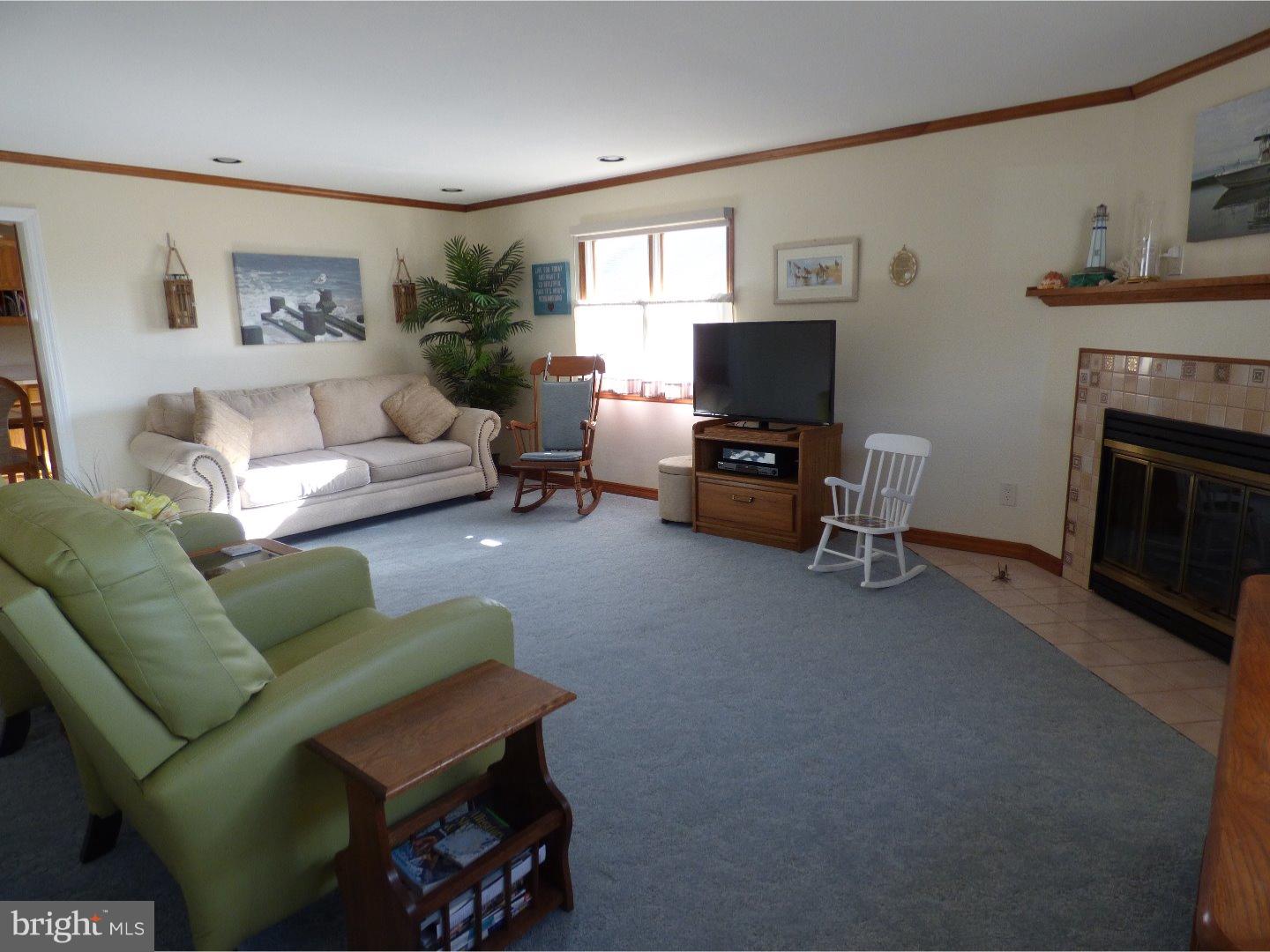 9 Dallas Road Willow Grove, PA 19090 - Photo 3 of 25 Living Room