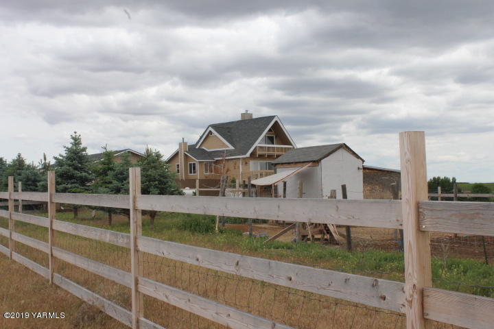 3903 Cheyne Road Zillah, WA 98953 - Photo 5 of 49 IMG_1014