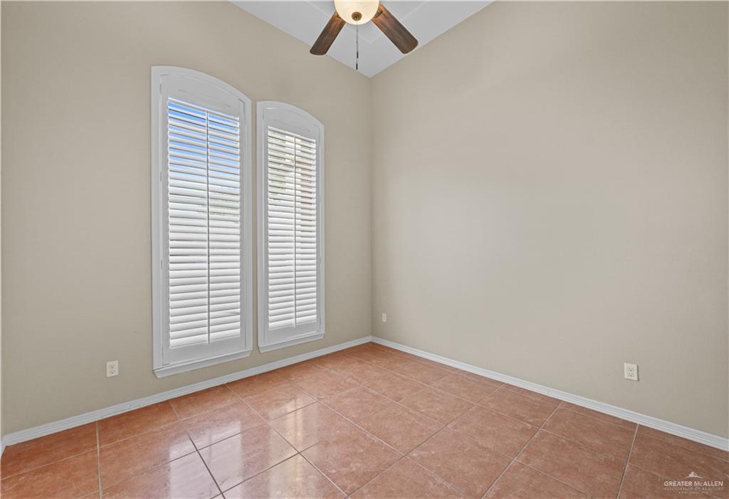 2608 Flamingo Avenue Mission, TX 78574 - Photo 13 of 27 an empty room with a window and a ceiling fan
