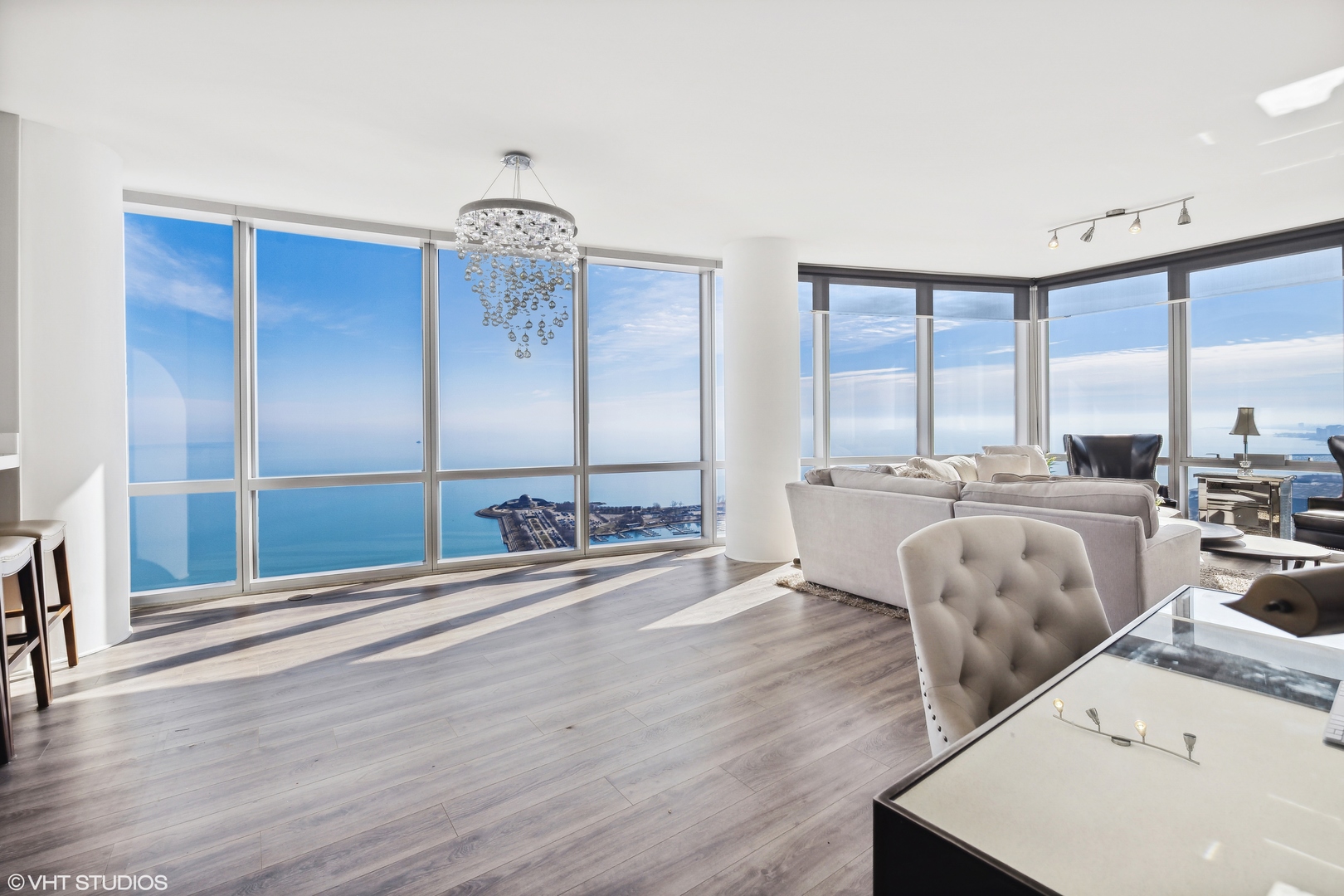 1211 South Prairie Avenue, Unit 5302 Chicago, IL 60605 - Photo 2 of 18 a living room with furniture