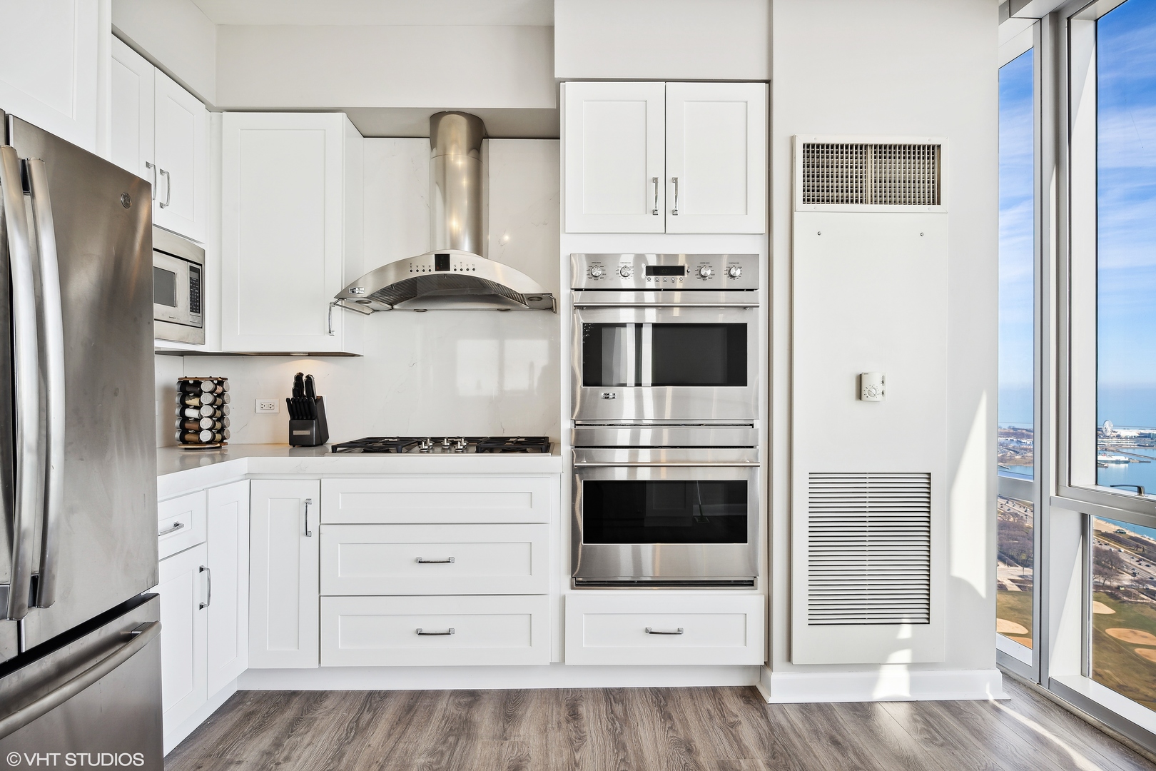 1211 South Prairie Avenue, Unit 5302 Chicago, IL 60605 - Photo 8 of 18 a kitchen with stainless steel appliances a stove a refrigerator and cabinets