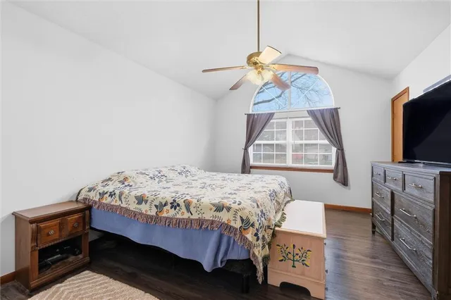 $310,000 | 522 Forest Glen Lane, Lansing, KS 66043