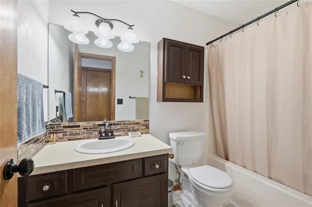 $310,000 | 522 Forest Glen Lane, Lansing, KS 66043