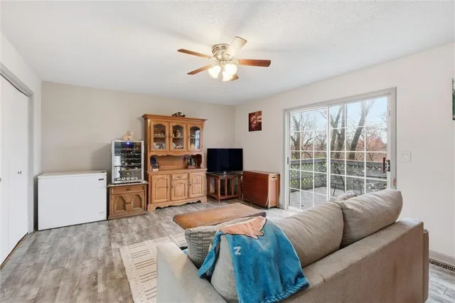 $310,000 | 522 Forest Glen Lane, Lansing, KS 66043