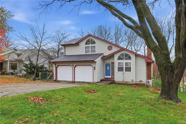 $310,000 | 522 Forest Glen Lane, Lansing, KS 66043