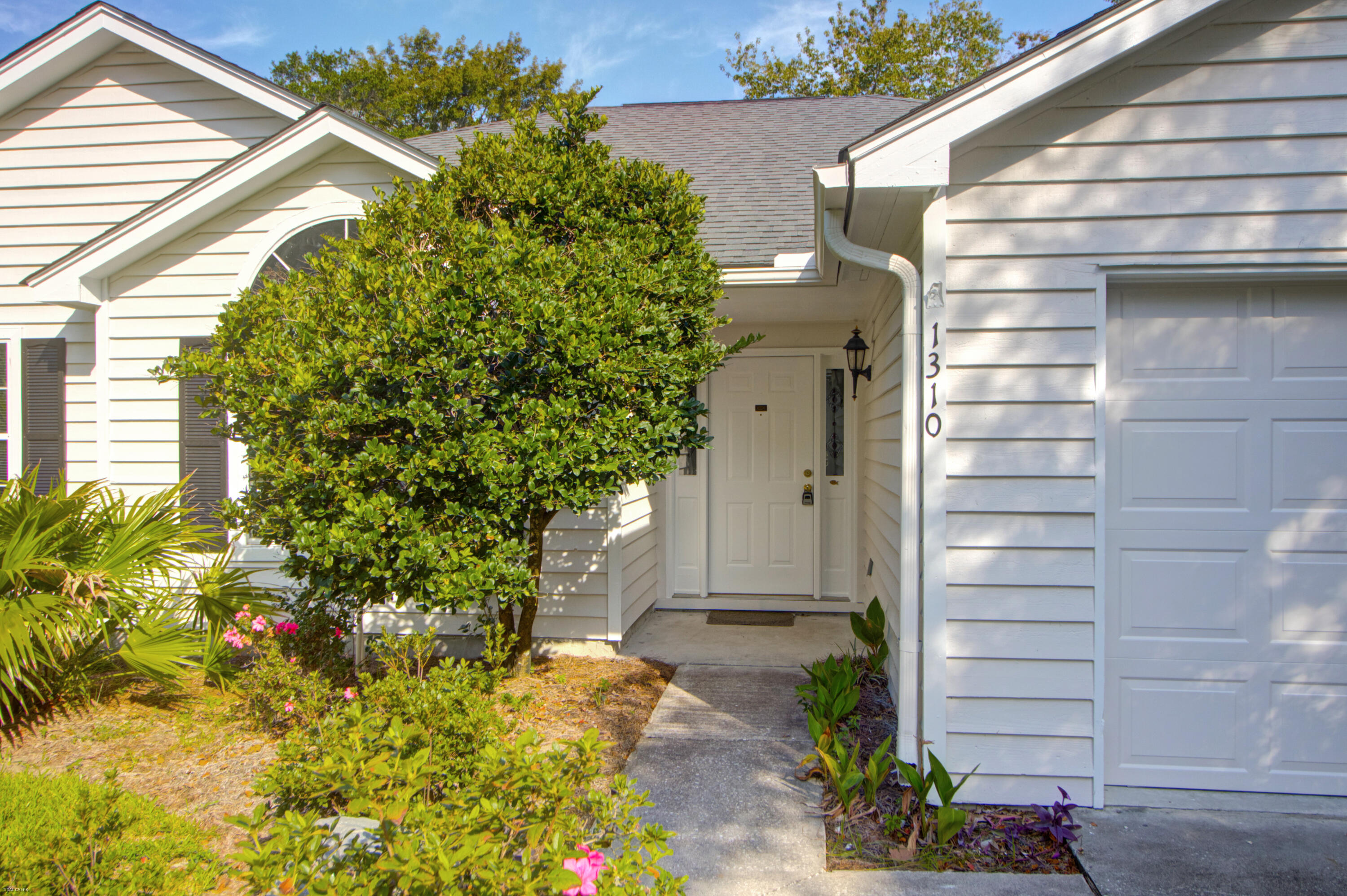 1310 Pilsdon Crest Mount Pleasant, SC 29464 - Photo 3 of 41 Front of House