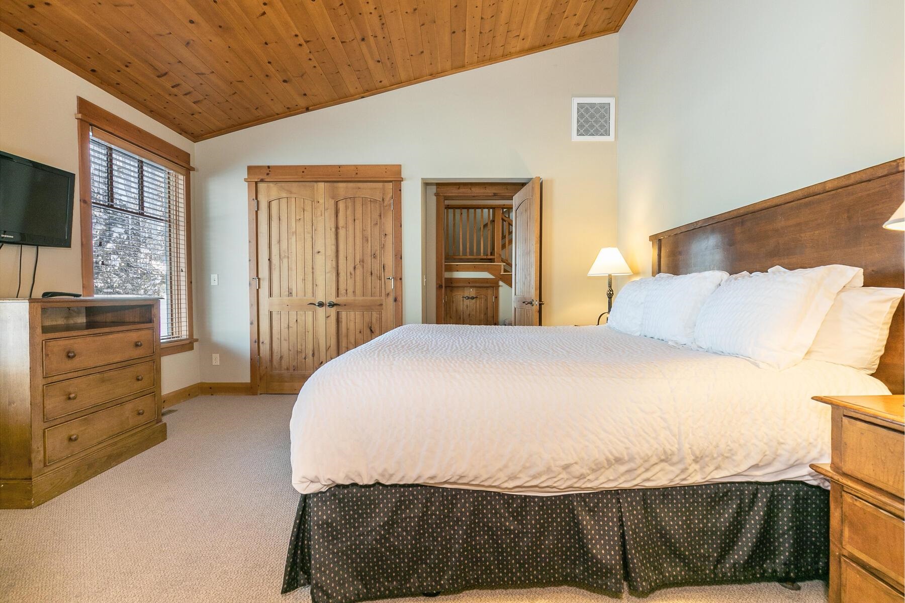 12403 Lookout Loop, Unit F1438 Truckee, CA 96161 - Photo 15 of 28 a large bed sitting in a bedroom next to a window