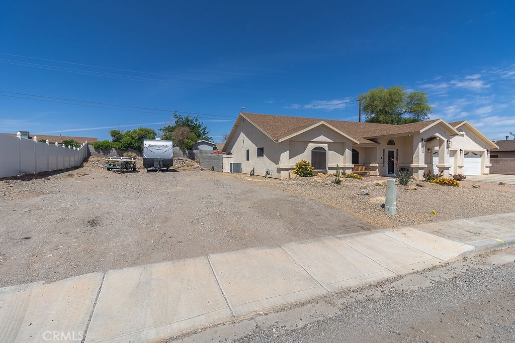 2060 Carty Way Needles, CA 92363 - Photo 3 of 55