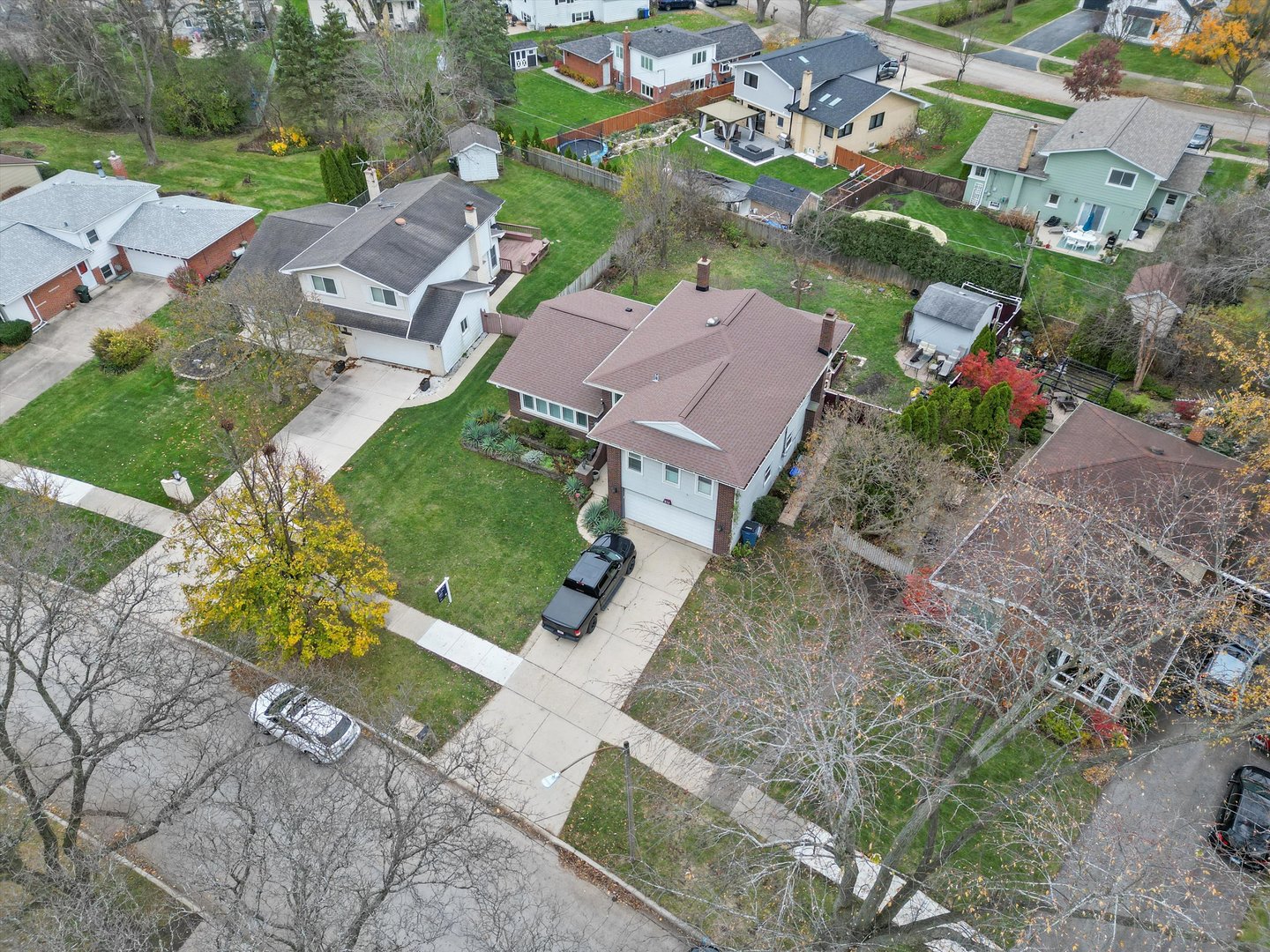 912 Sumac Lane Mount Prospect, IL 60056 - Photo 35 of 41 an aerial view of a house with a garden