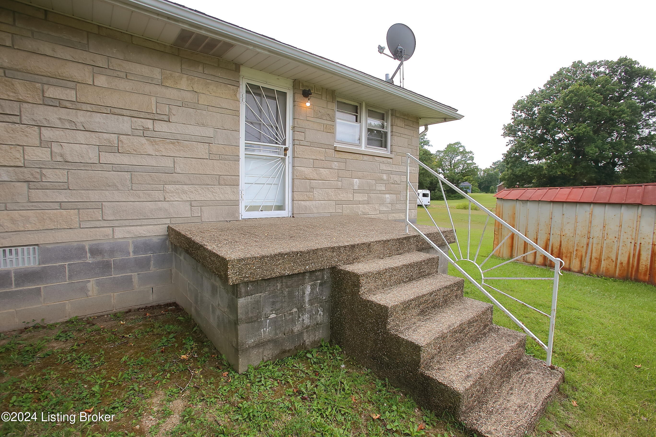 6704 Terry Road Louisville, KY 40258 - Photo 25 of 28 Side Entrance