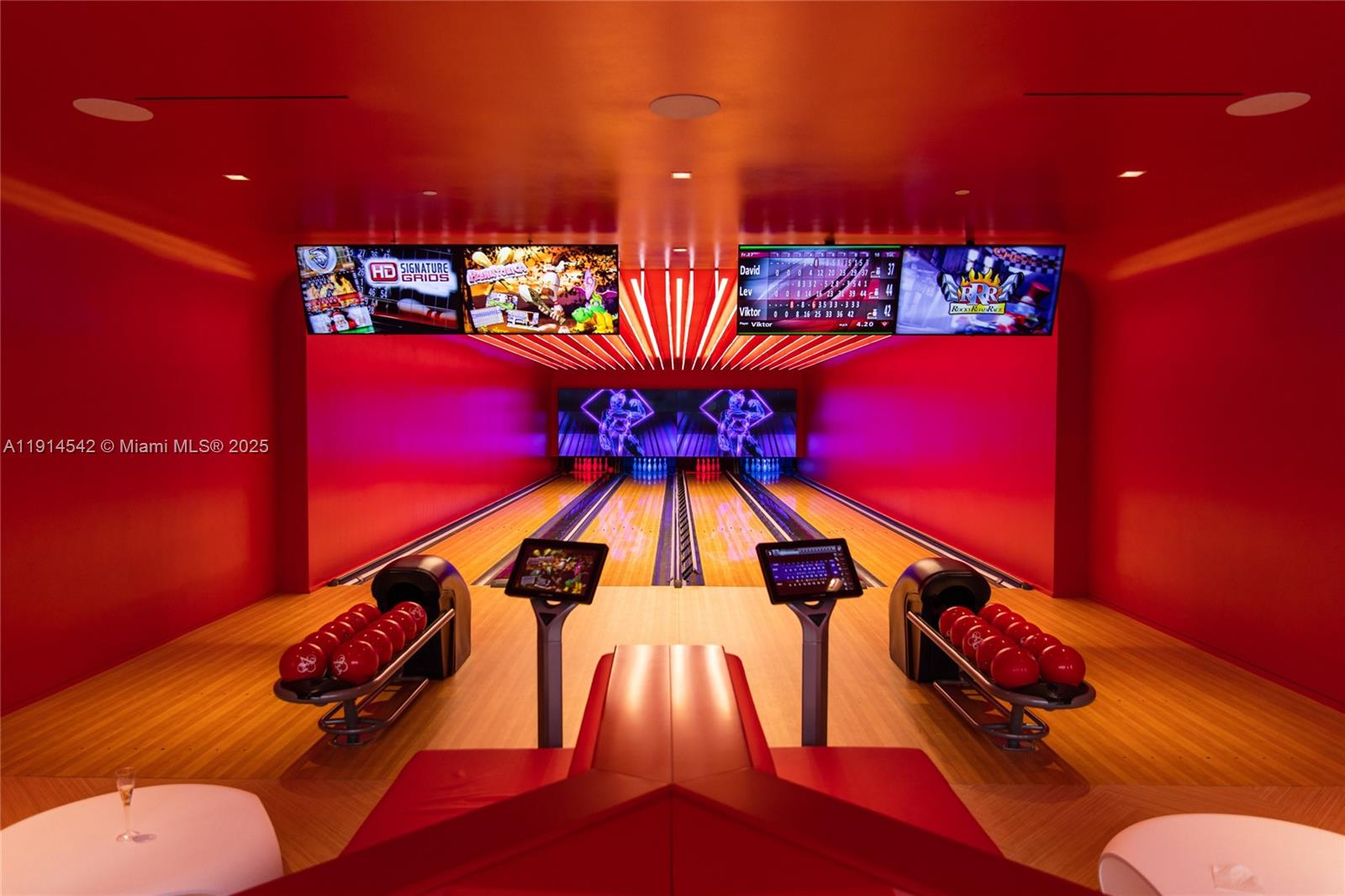 17901 Collins Avenue, Unit TS3405/07 Sunny Isles Beach, FL 33160 - Photo 47 of 47 a room with pool table