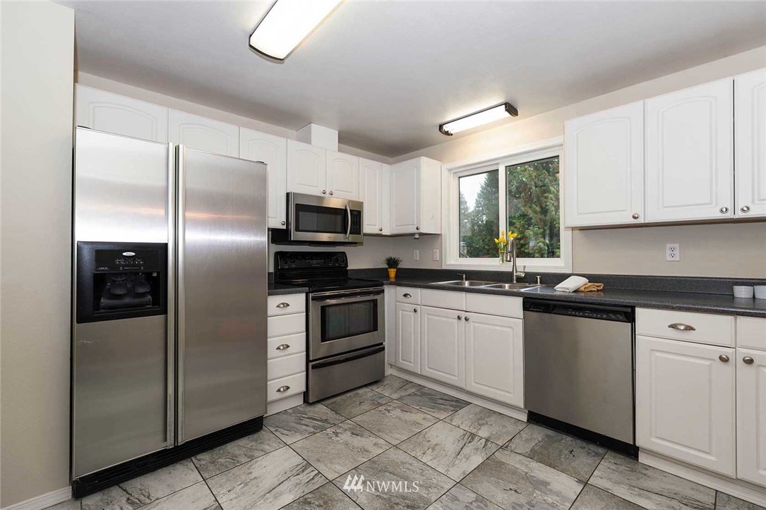 2401 177th Street Southeast Bothell, WA 98012 - Photo 7 of 25