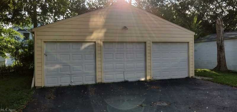 3669 Hildana Road Cleveland, OH 44120 - Photo 2 of 21