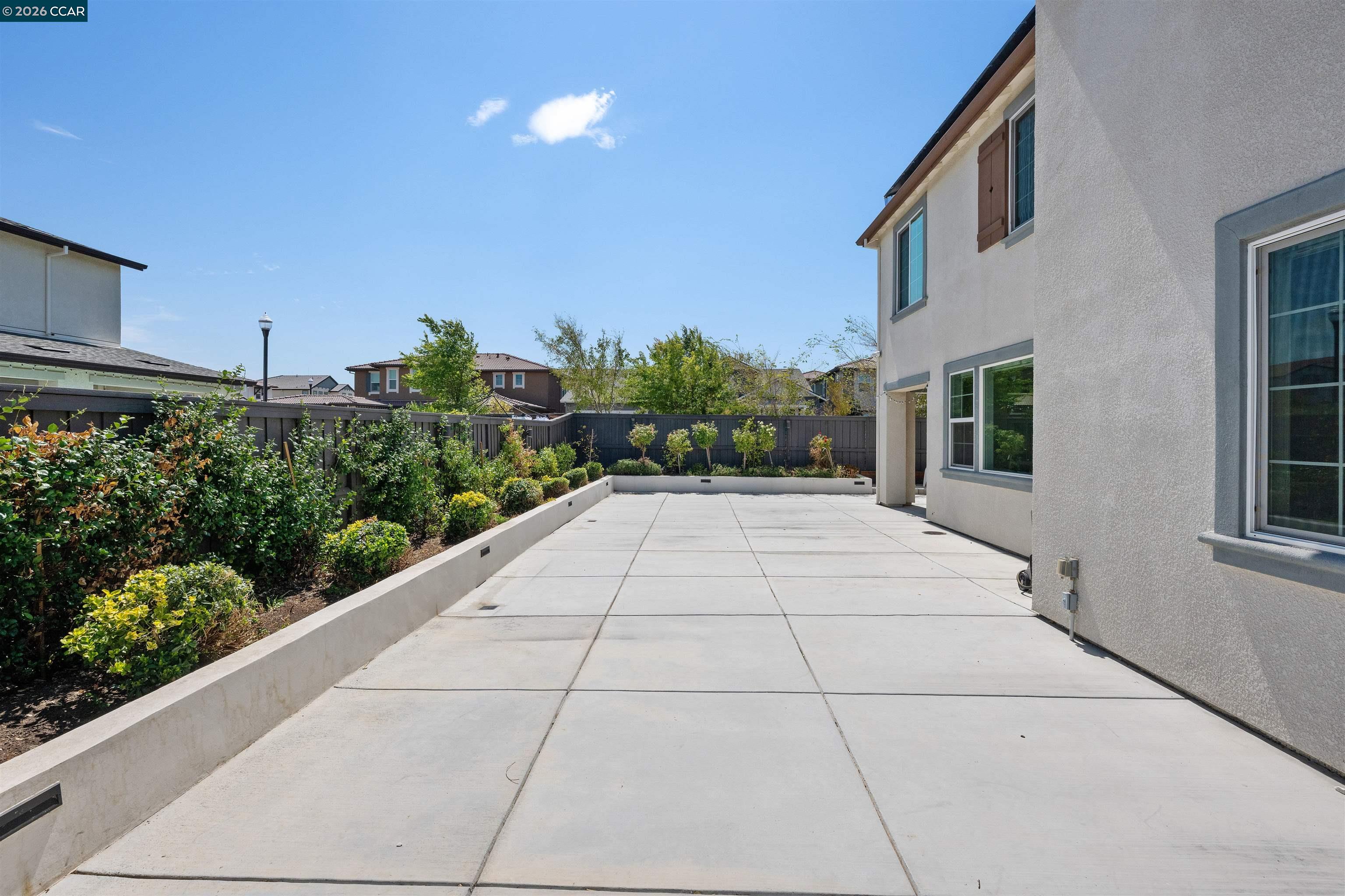 6274 Carousel Avenue Tracy, CA 95377 - Photo 44 of 46 a view of a backyard of the house