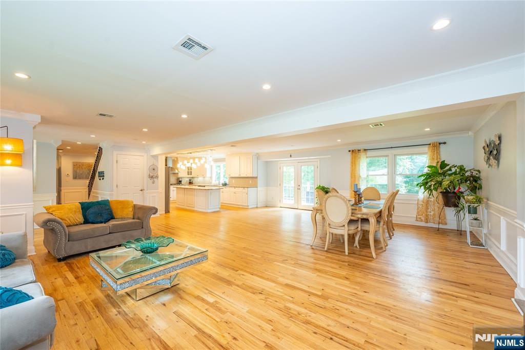375 Queens Court Ridgewood, NJ 07450 - Photo 11 of 50