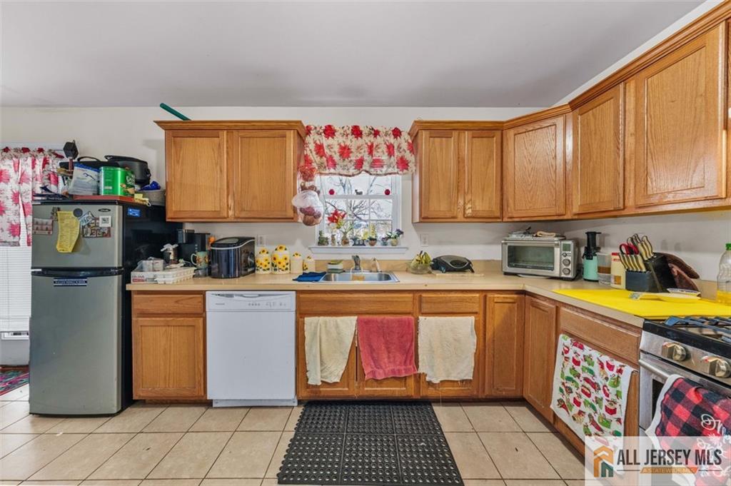 643 Drake Avenue Middlesex, NJ 08846 - Photo 13 of 28