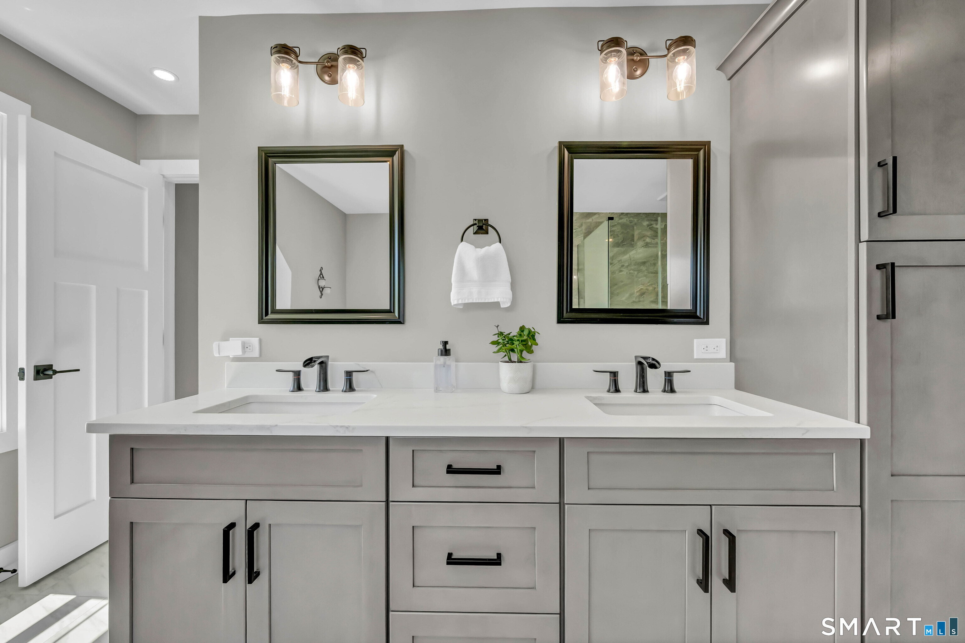 21 Lakeview Road Brookfield, CT 06804 - Photo 25 of 39 a bathroom with double sink and a mirror