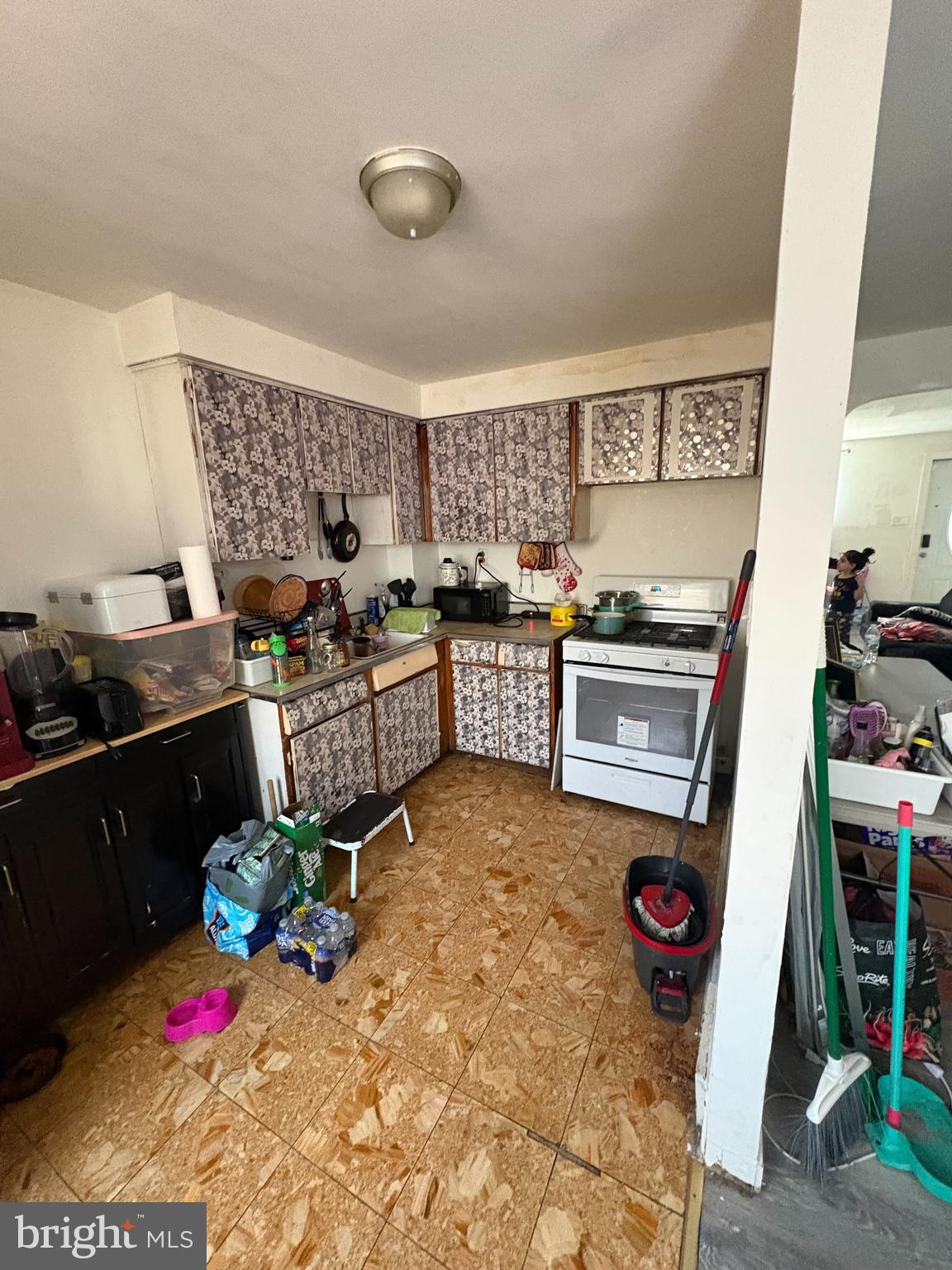 421 West Cayuga Street Philadelphia, PA 19140 - Photo 2 of 7