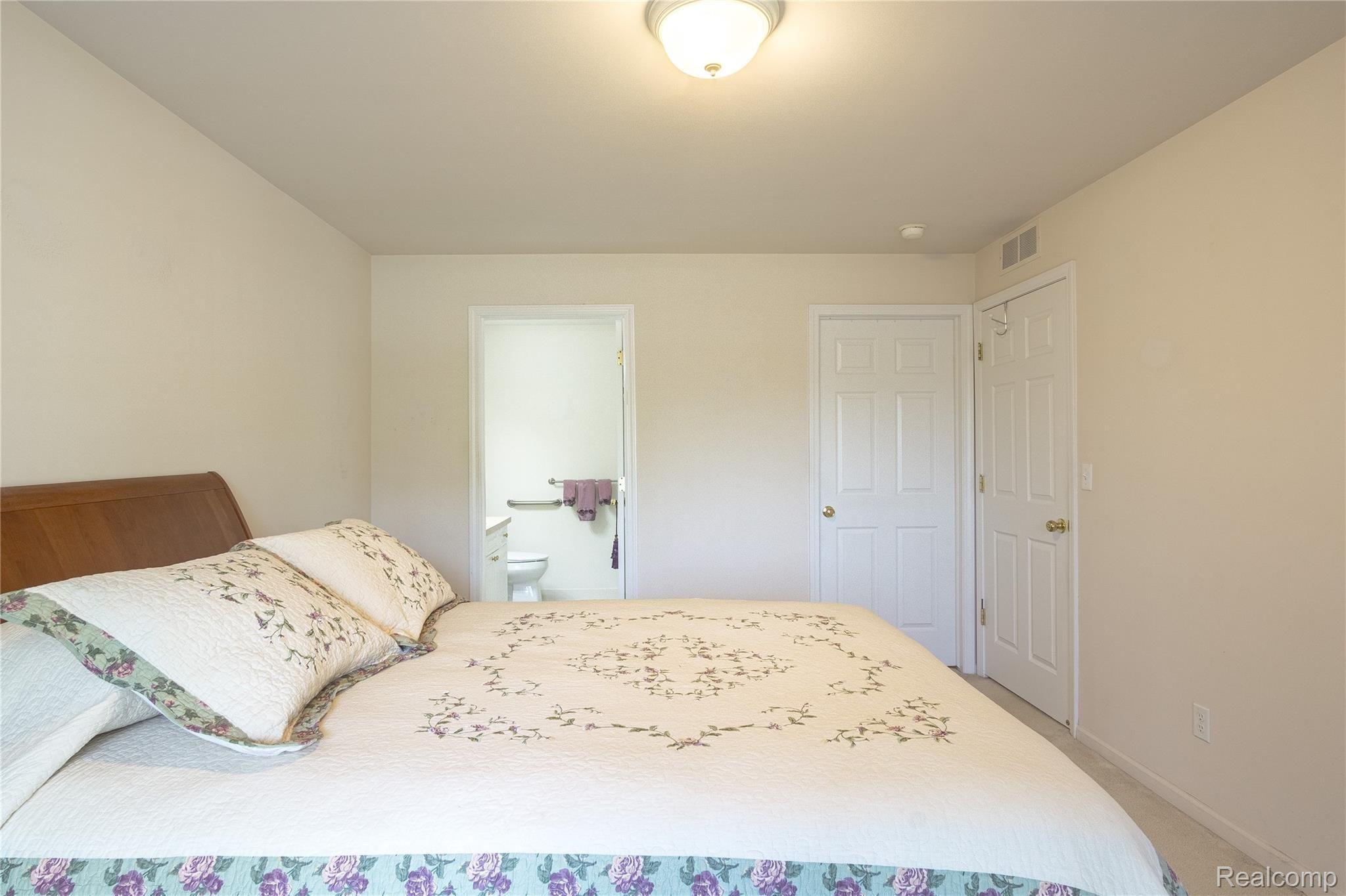 3495 Tremonte Circle, Unit 211 Rochester, MI 48306 - Photo 21 of 37 Interiors (21 of 24).jpg