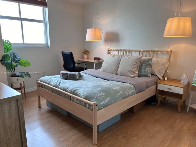 $3,100 | 5880 Collins Avenue, Unit 1007, Miami Beach, FL 33140