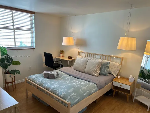 $3,100 | 5880 Collins Avenue, Unit 1007, Miami Beach, FL 33140