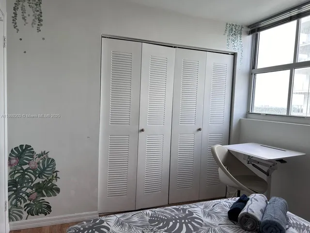 $3,100 | 5880 Collins Avenue, Unit 1007, Miami Beach, FL 33140