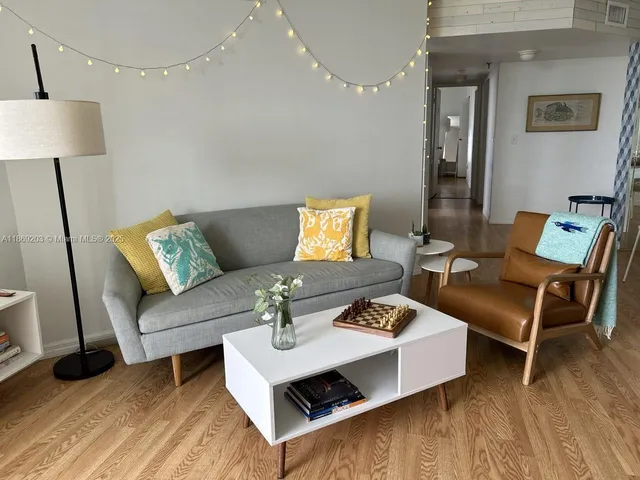 $3,100 | 5880 Collins Avenue, Unit 1007, Miami Beach, FL 33140