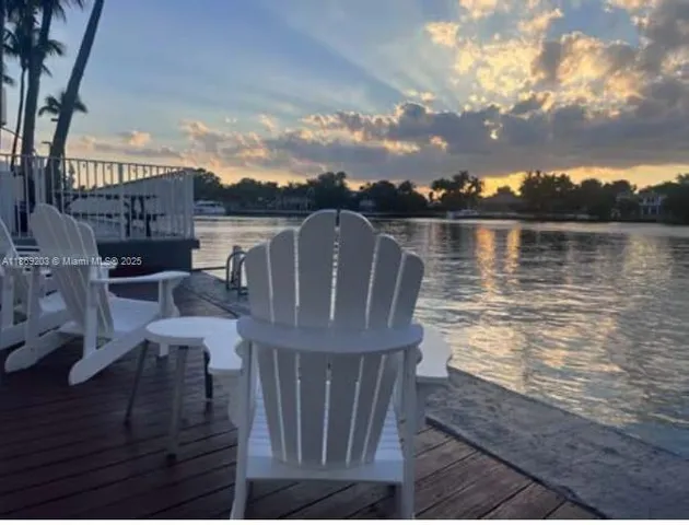 $3,100 | 5880 Collins Avenue, Unit 1007, Miami Beach, FL 33140