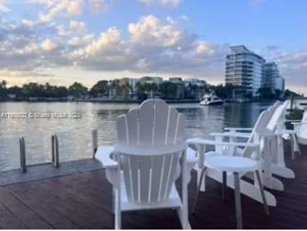 $3,100 | 5880 Collins Avenue, Unit 1007, Miami Beach, FL 33140