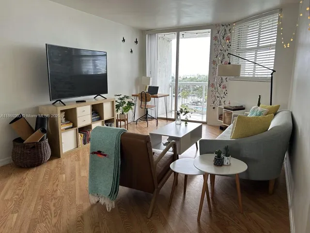 $3,100 | 5880 Collins Avenue, Unit 1007, Miami Beach, FL 33140