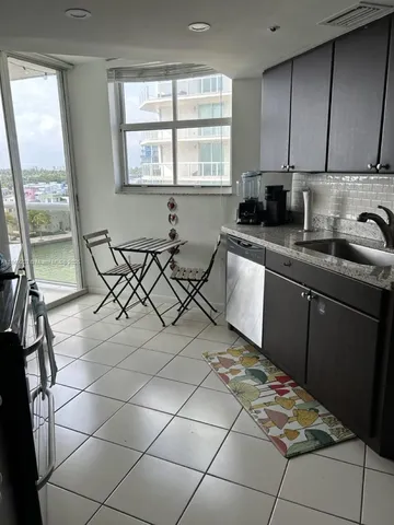 $3,100 | 5880 Collins Avenue, Unit 1007, Miami Beach, FL 33140