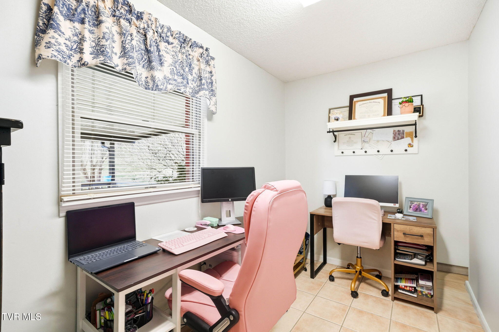 340 Lewis Lane Kingsport, TN 37660 - Photo 18 of 43 22-web-or-mls-340_Lewis Ln-29