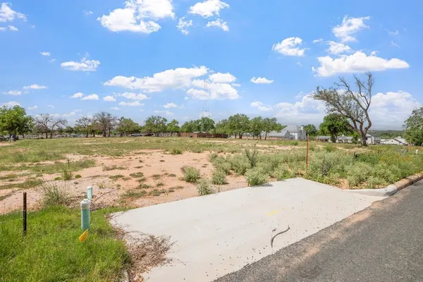 $477,072 | 214 Woodcrest Street, Unit 8, Fredericksburg, TX 78624