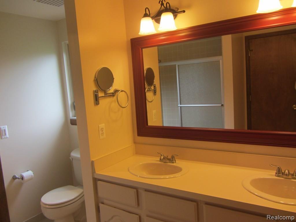 2257 Norton Road Rochester Hills, MI 48307 - Photo 16 of 27