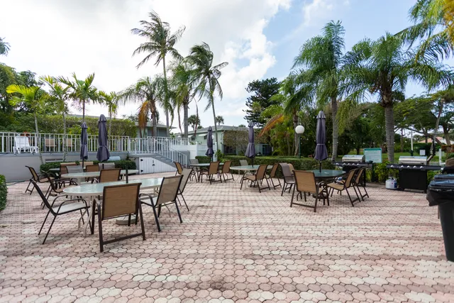 $199,000 | 2600 Southwest 22nd Avenue, Unit 906, Delray Beach, FL 33445