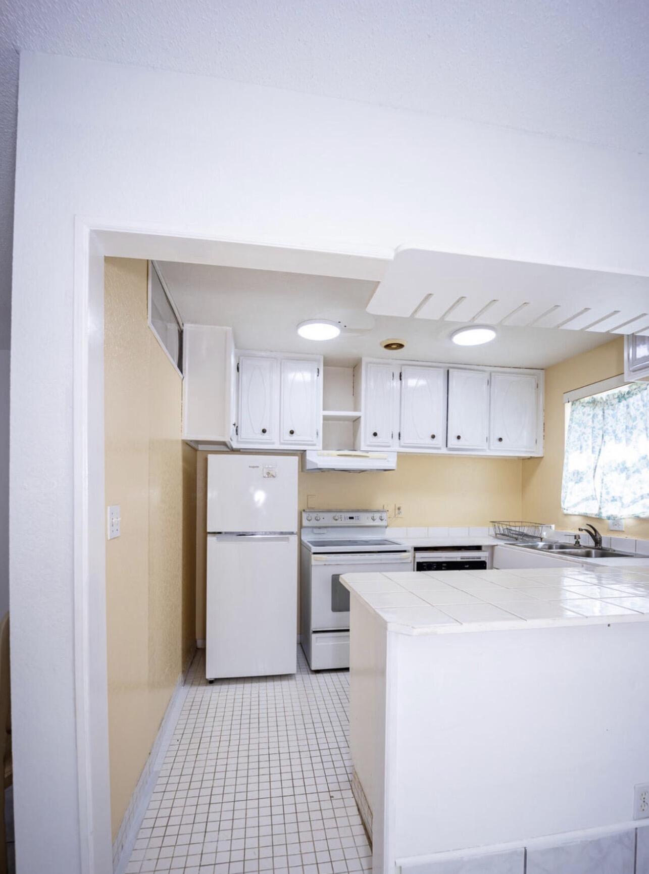 3240 Ridge Hill Road, Unit C Boynton Beach, FL 33435 - Photo 5 of 17 IMG_0098